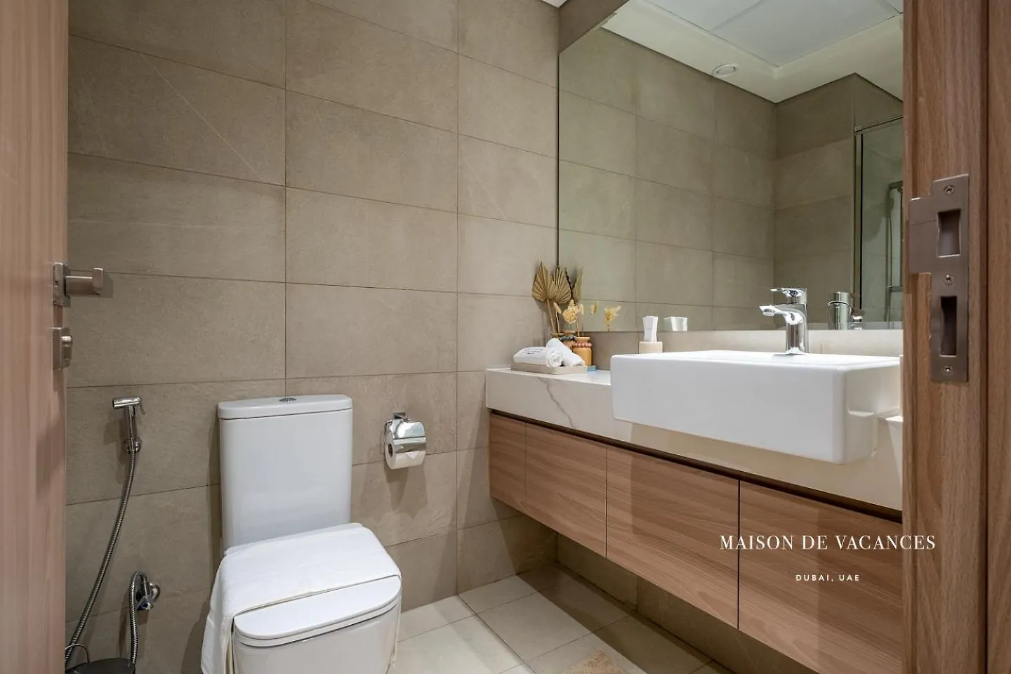 Spacious Boho Studio Pool View Dubai
