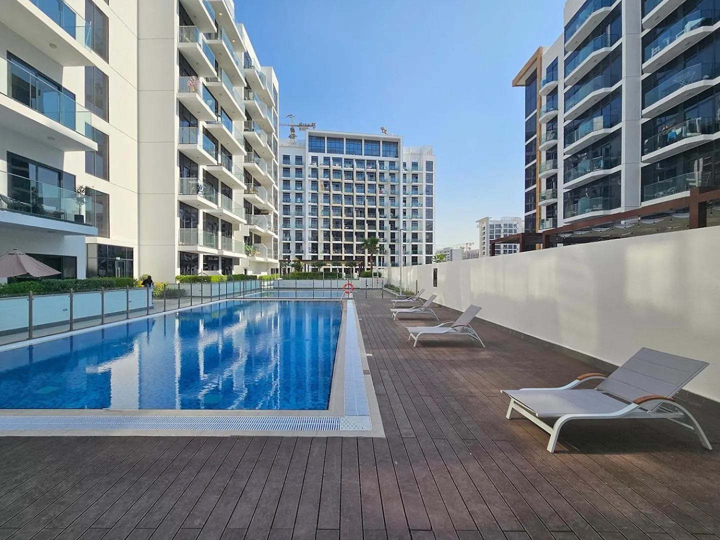 Spacious Boho Studio Pool View 두바이 아랍에미리트